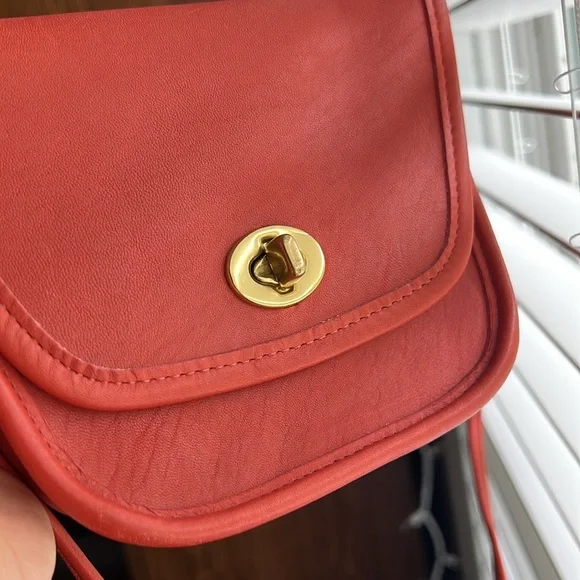 Vintage COACH Mini Everett Crossbody Leather Bag (RARE COLOR) - Picture 10 of 10